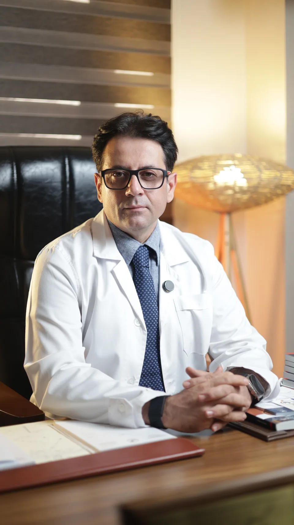 دکتر مهدی سلیمی، متخصص جراحی عمومی و فلوشیپ لاپاراسکوپی، در مطب